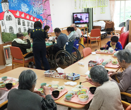 岐阜県多治見市の総合福祉ひまわり 食事